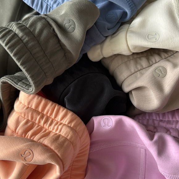 Lululemon Softstreme Shorts 4β Bundle - Picture 9 of 10